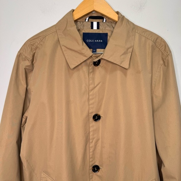 Cole Haan Men's Khaki Button Front Water Resistant Rain Coat Size Medium - Picture 4 of 14